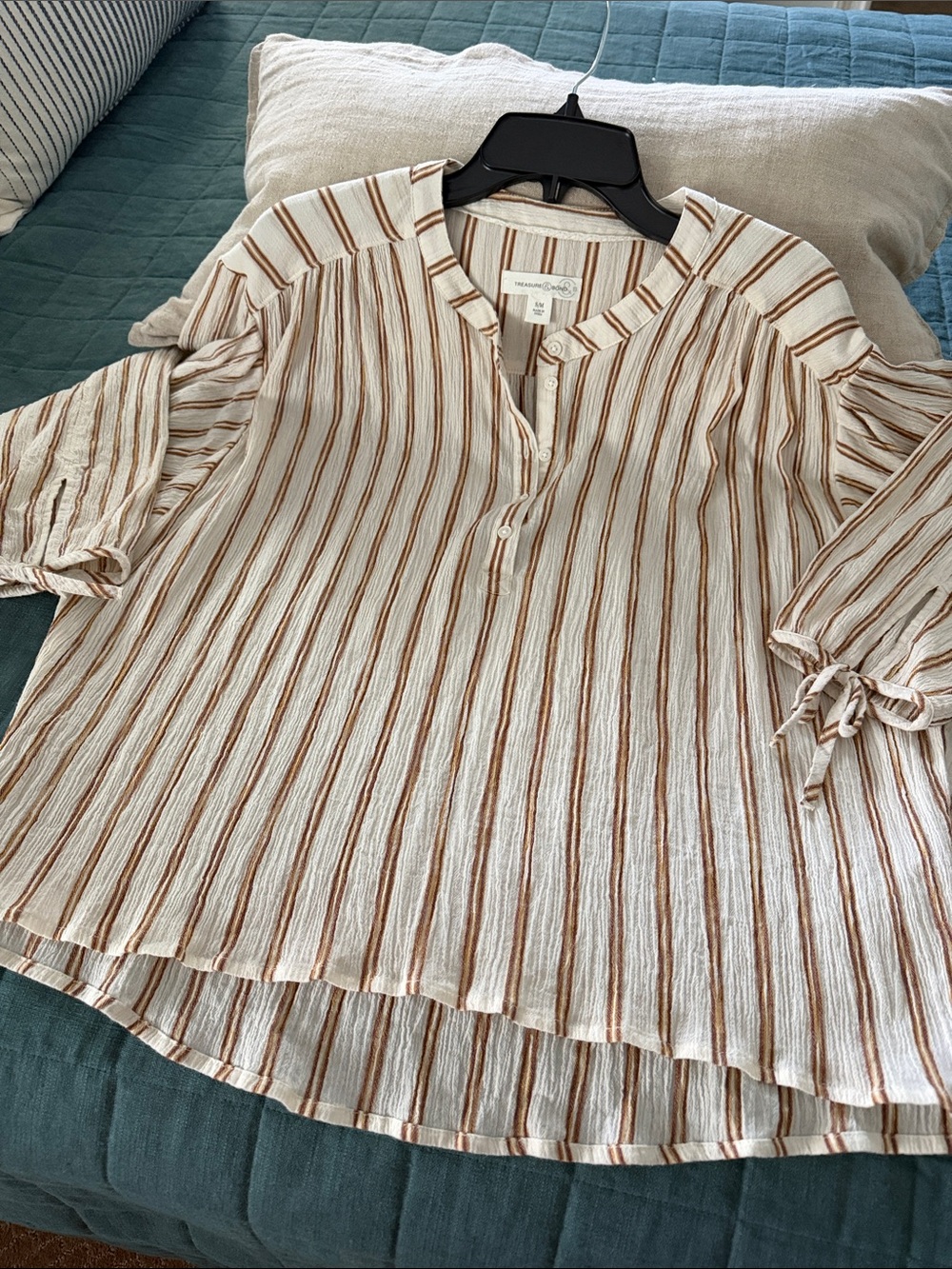 Nordstrom Treasure and Bond Size S/M 100 % cotton blouse